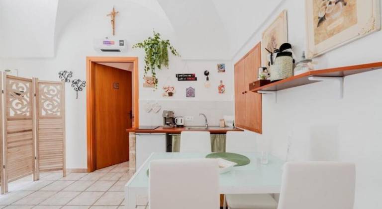 Rental apartment with jacuzzi — photo 4