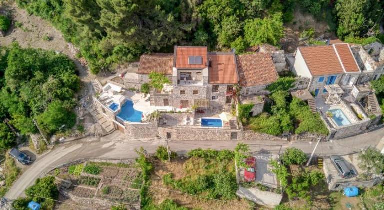 Villa with jacuzzi & pool | Pet-friendly — photo 4