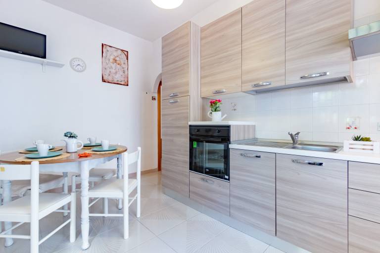 Apartment with 2 rooms for 5 persons — photo 4