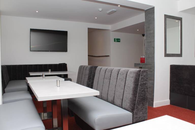 The Gables Aparthotel - Large Double Room — photo 5