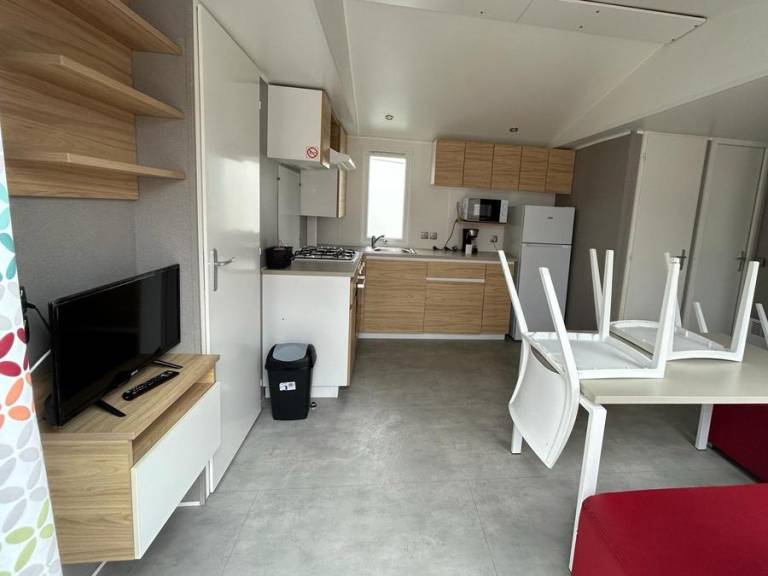 Beautiful mobile home with patio & heated pool | Dogs allowed — photo 5