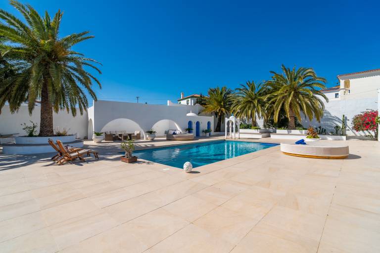 Wonderful villa with barbeque, garden & jacuzzi | City view | Pets are welcome — photo 4