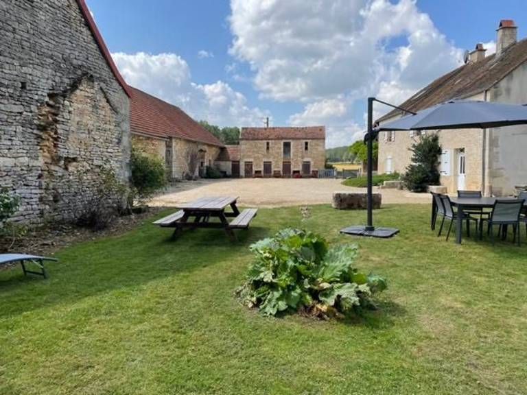 Cottage with grill in Dijon