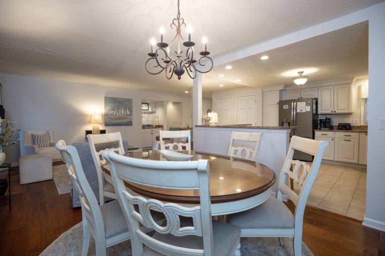 246 Evian Villas: Beautiful 2 Bedroom, Free Bikes, Pool, Tennis, Pet Friendly — photo 5