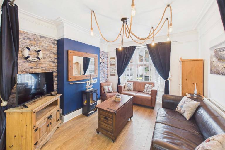 House with yard | Sea view in Whitby