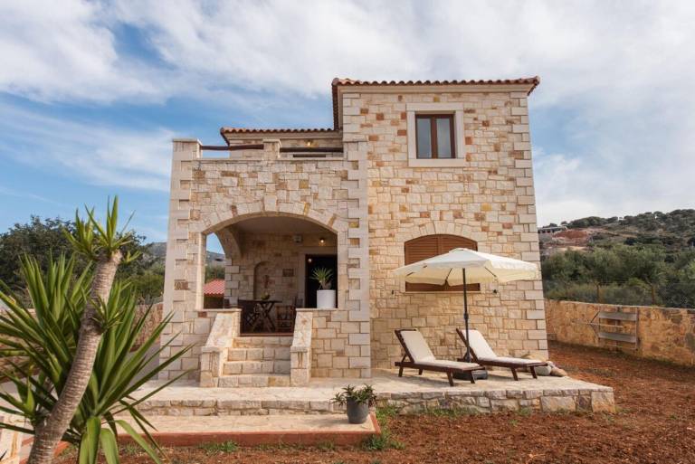 Villa with barbecue, yard & terrace — photo 3