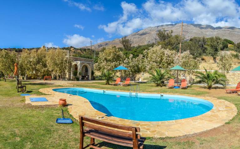 Holiday house with pool, large garden, idyllic and calm, wifi Triopetra, Crete — photo 2