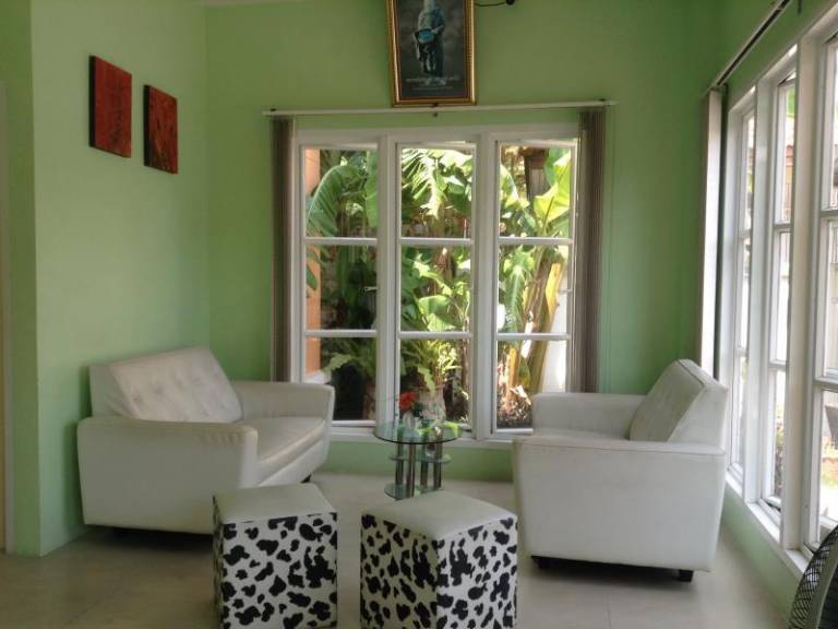 Serviced apartment with patio | Pet-friendly — photo 2