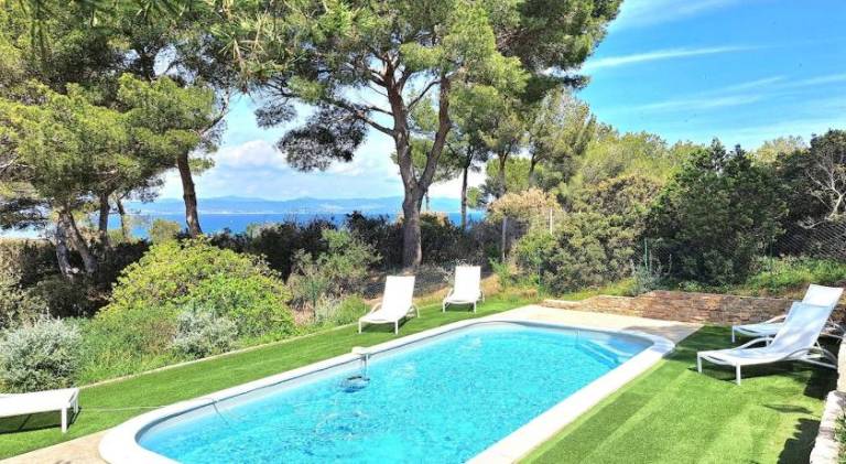 Villa with pool — photo 2