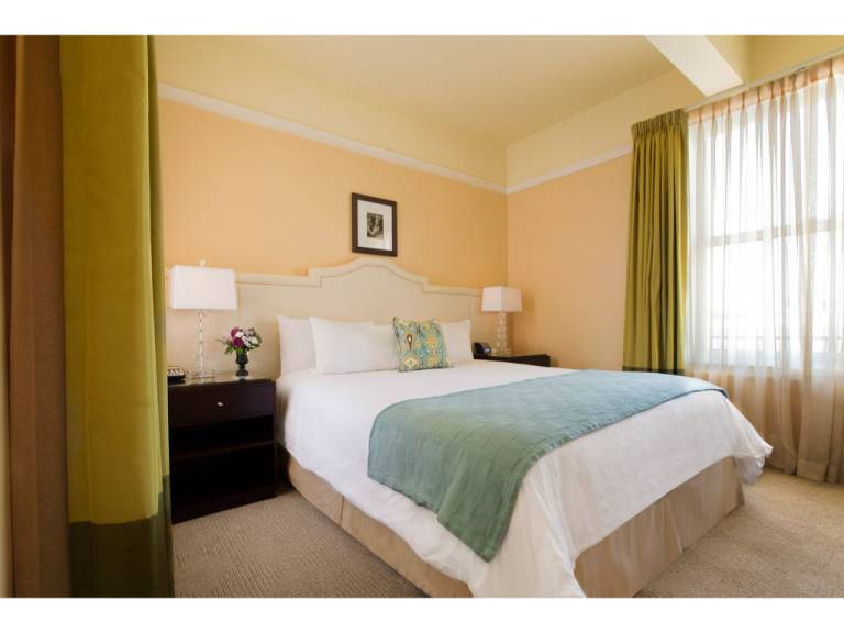 DR Deluxe Queen Room