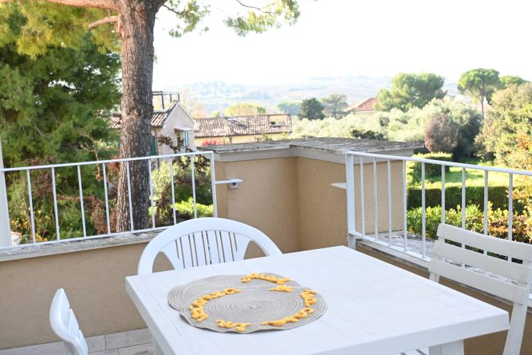Holiday apartment with pool & terrace | City view — photo 3