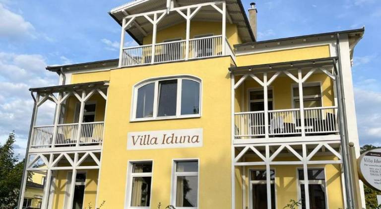 Villa Iduna mit 4 Deluxe Apartments in Graal Mueritz