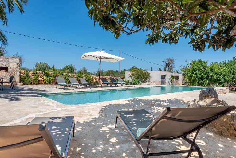 Traditional Finca with Wi-Fi, Air Conditioning, Garden & Pool — photo 2