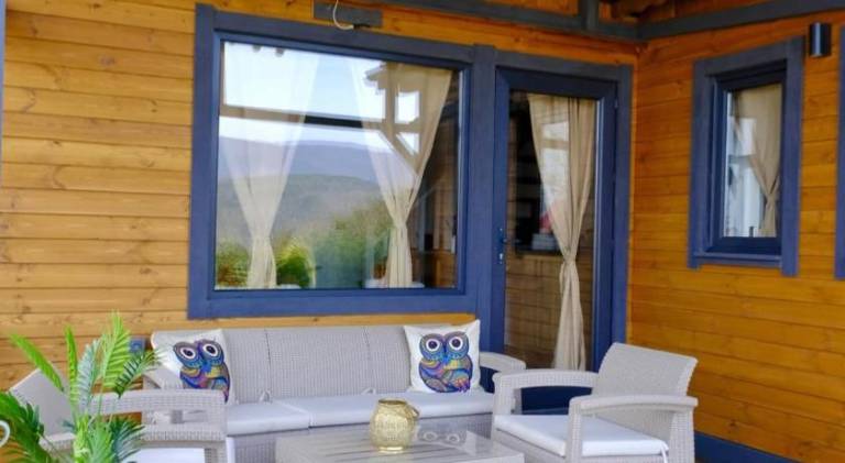 Chalet with pool & hot tub — photo 3