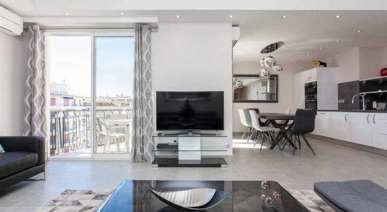 Marriott- Croisette: Superb 3 bedrooms/ 3 baths — photo 2