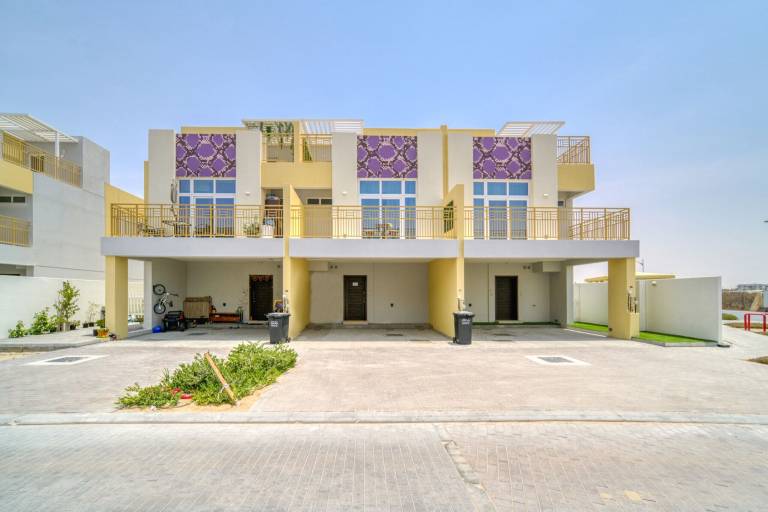 House  AKOYA