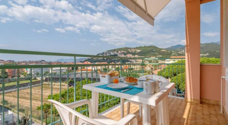 Serviced apartment with pool, garden & terrace | Close to the beach | Pet-friendly — photo 2