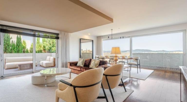 Skyline Retreat with pool by Portugal Active — photo 3