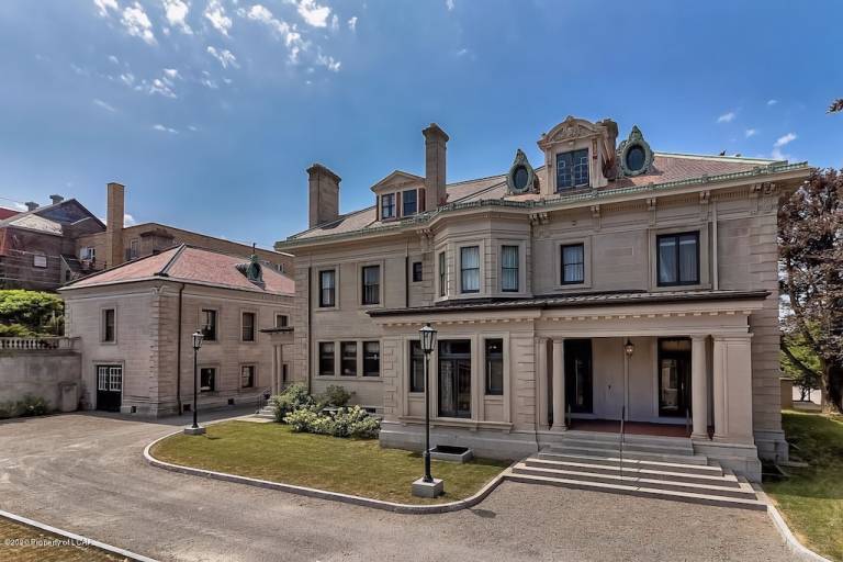 House  Roaring Brook Township