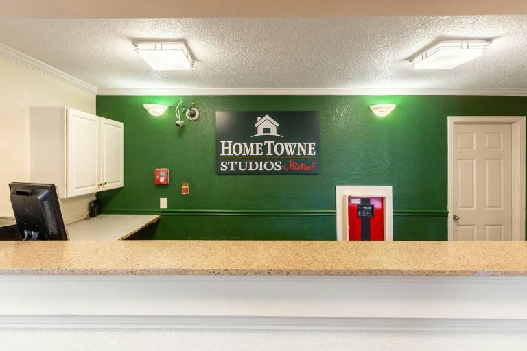 HomeTowne Studios by Red Roof Atlanta – Norcross Downtown — photo 4