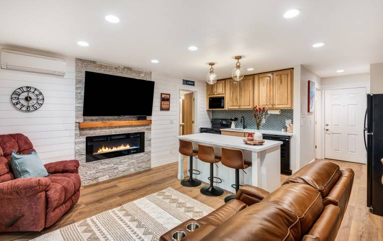 Condo w Awesome Views & a Even Better Location