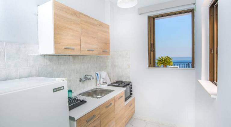 Serviced apartment with terrace, garden & BBQ | Next to the beach | Pet-friendly — photo 2