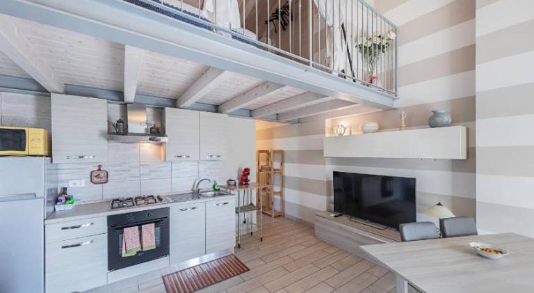 Serviced apartment with pool, hot tub & garden | Suitable for remote work — photo 3