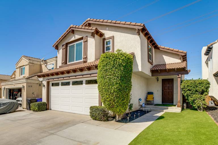 Explore SoCal: Family-Friendly Home in Fontana! — photo 3