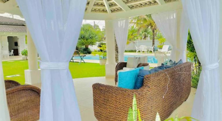 Vacation home with pool — photo 4
