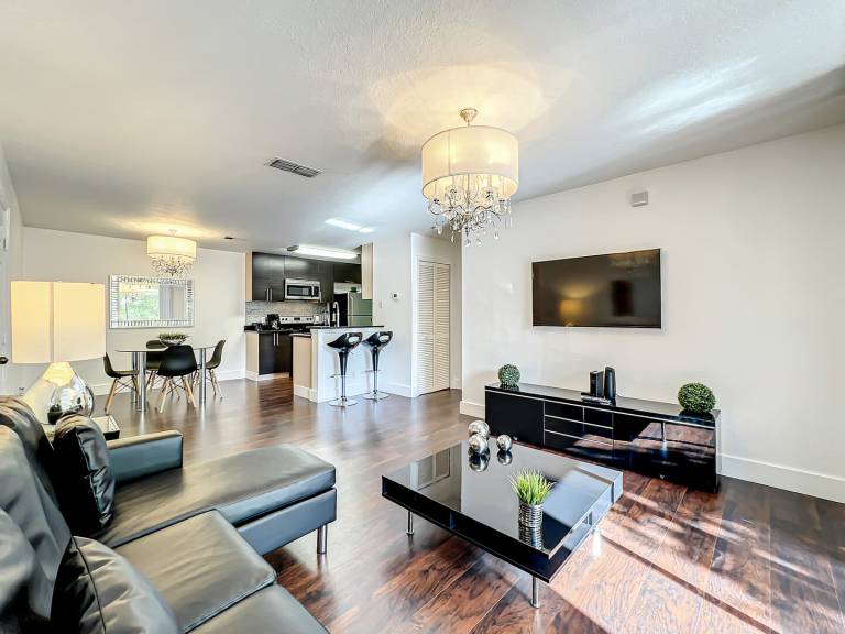 Family-oriented condo with patio & private pool | Dogs allowed — photo 4