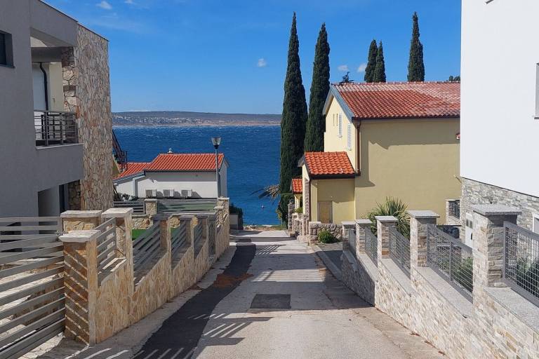 Pleasant rental apartment with patio & grill | Pets allowed in Starigrad