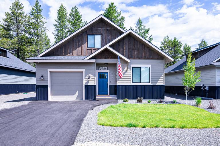 Family-oriented vacation home with BBQ | Mountain view | Good for workation | Dogs allowed in McCall, ID