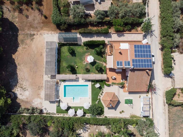 Fully equipped ample house with terrace, private pool & yard | Good for workation | Pets are welcome — photo 4