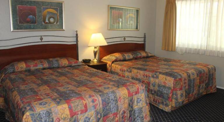 Golden Chain Motel — photo 2