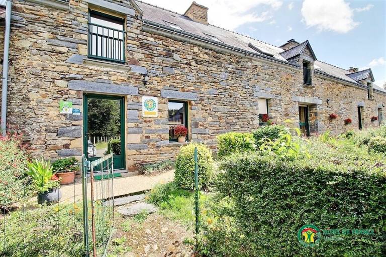 Gite with yard & patio in Vannes