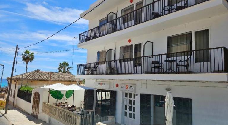 SEVEN Hostal in Son Servera