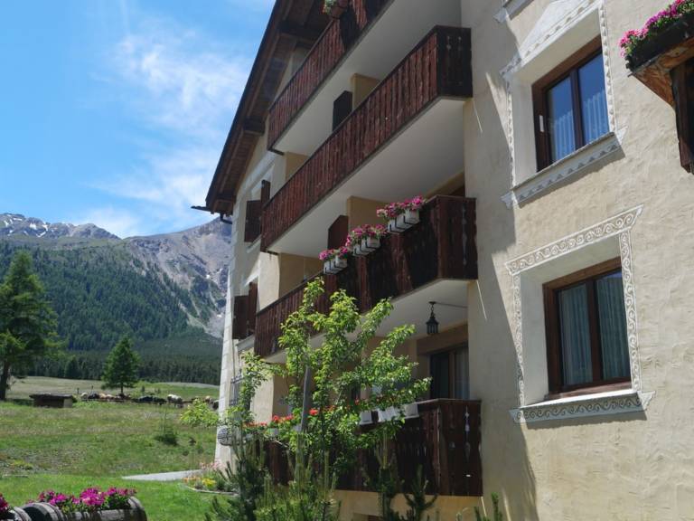 Holiday apartment with grill & patio in Val Muestair