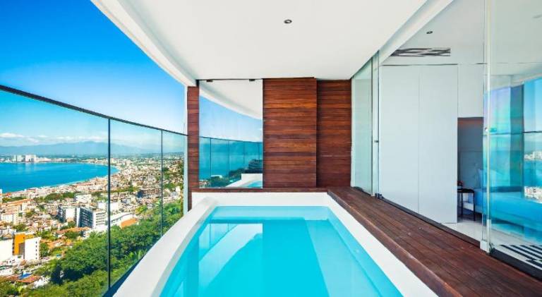 Charming vacation home with terrace, pool & hot tub | Next to the beach | Pets are welcome in Puerto Vallarta