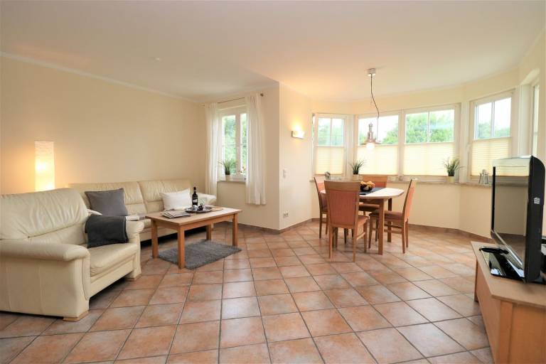 Ferienwohnung mit Terrasse direkt hinter dem Deich