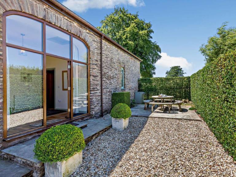 Cottage with yard in Taunton