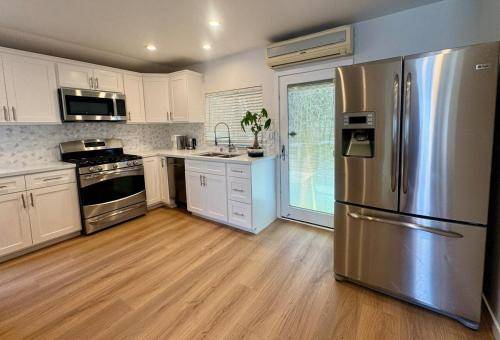 PRIVATE modern studio Guesthouse