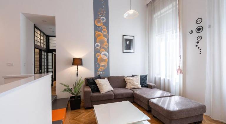Bright Two-Bedroom Home by the New York Palace in Budapest