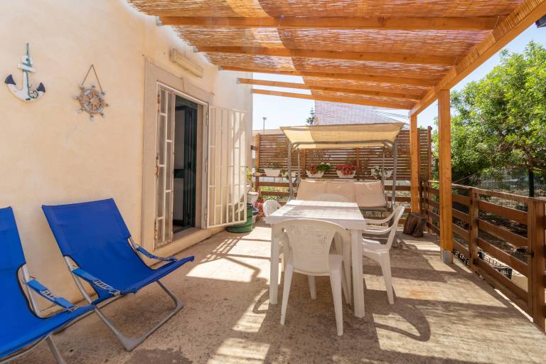 Seaside Apartment with Pool and Wi-Fi – Pets Allowed — photo 3