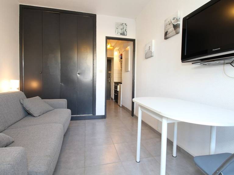 Cozy Studio with Garden, Near Thermes, WiFi, AC — photo 3