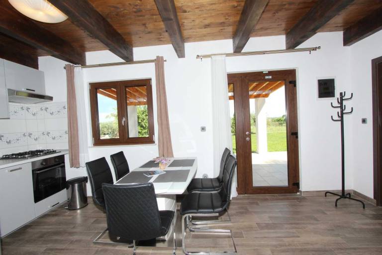 Vacation home with garden, BBQ & patio — photo 4