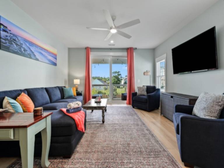 Family-friendly spacious villa with terrace | Pets allowed in Carolina Beach, NC