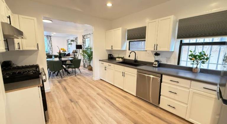Modern Duplex with 6 beds and Sofa bed in Miracle Mile Longwood — photo 4