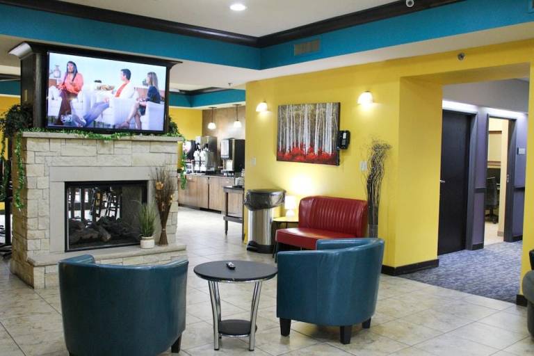 Parkwood Inn & Suites — photo 4