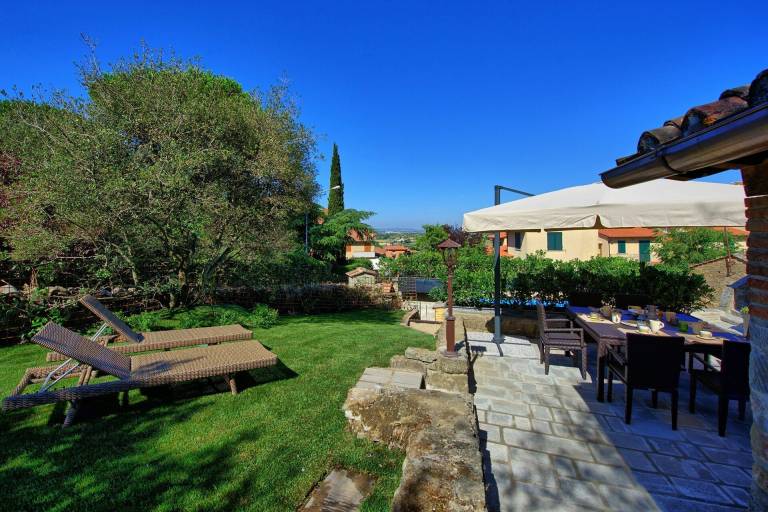 Villa with private pool, BBQ & yard — photo 2