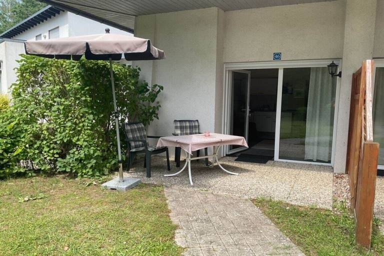 Bungalow with terrace & yard | Pet-friendly — photo 4